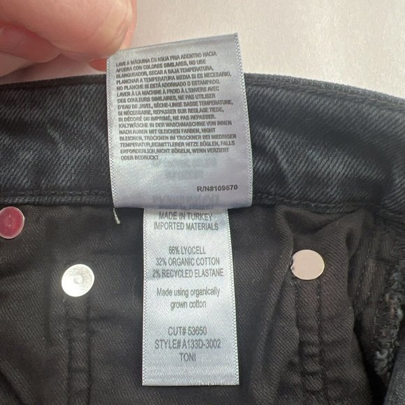 NEW AGOLDE Jeans Toni Mid Rise Straight Leg Raw Hem in Black Feral Wash Size 32 - Picture 10 of 12